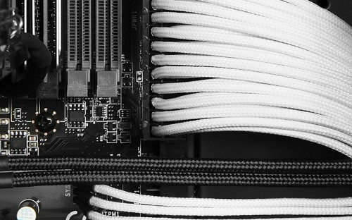 bitfenix_giveaway_sleeved_cables-1